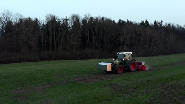 Wildschaden Beseitigung mit Wiesenhobel und Traktor