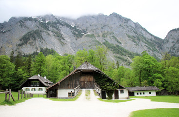 Fototapeta na wymiar Hütte bei St. Bartholomä am Könissee