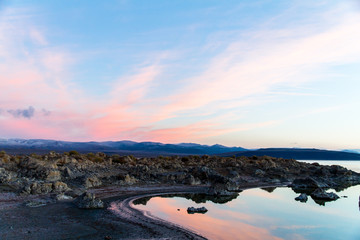 Fototapeta premium Sonnenaufgang am Mono Lake