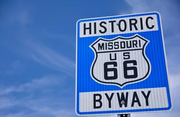 Fototapete Route 66 Historische Route 66 Autobahnschild in Missouri USA  © StockPhotoAstur