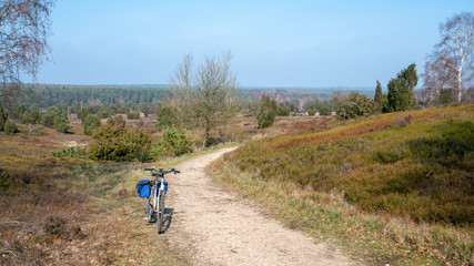 Obraz premium Bicycle trip in the Heathlands