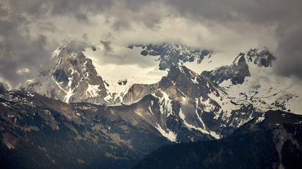 Obraz premium besondere Wolkenstimmung in den Bergen