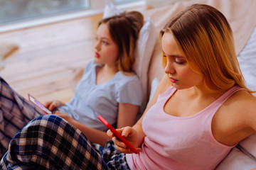 Modern teenagers suffering from Internet addiction using social media