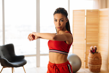 Plakat Fit woman with nice body doing tabata at home in the morning