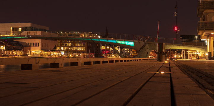 Fredrikstad, star&oacute;wka, old city, gamlebyen, bridge, zwodzony most, noc, night, natt, light, światła miasta, city, byen, Norwegia, Norge, Norway, Skandynawia, Scandinavia