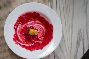 Stain strawberry sauce after finished eat