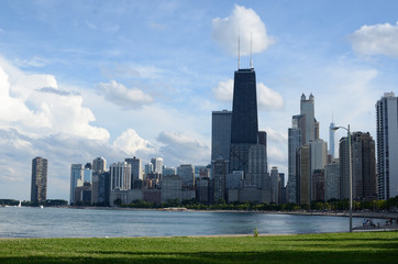 Obraz premium spokojne miasto chicago i jezioro michigan