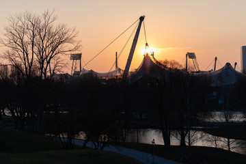 Olympiapark München beim Sonnenuntergang