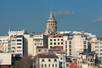 Obraz premium Galata Tower in Istanbul, Turkey. A view from water of Golden Horn bay. Sunny day. Text space. Outdoor shot