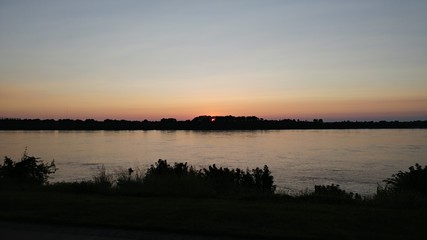 Fototapeta na wymiar Sunset Mississippi River