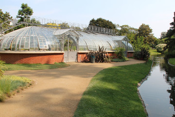 Naklejka premium Greenhouse in a public garden in Nantes (France)