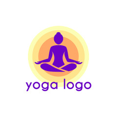 Yoga logo design posizione viole colorato emblema icona piatto disegno vettoriale geometrico meditazione donna
