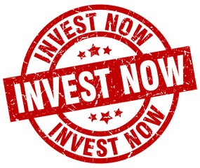 invest now round red grunge stamp