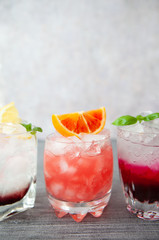 Verschiedene bunte Cocktails