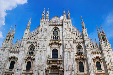 Fototapeta na wymiar Facade of Milano Cathedrale (Duomo di Milano) 