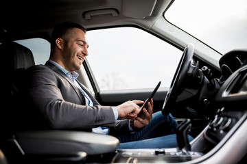 Fototapeta na wymiar Business texting in the car