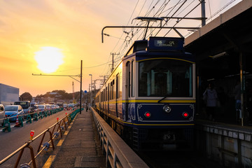 夕方の鎌倉高校前駅 江ノ電