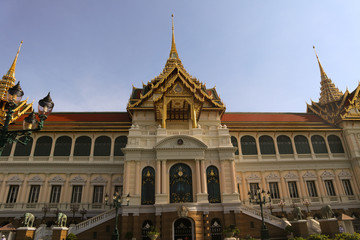 Obraz premium Wat Phra Kaew, commonly known in English as the Temple of the Emerald Buddha or grand palace is regarded as the most sacred Buddhist temple in Thailand