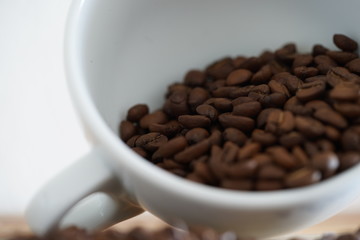 Kaffeetasse mit Kaffeebohnen