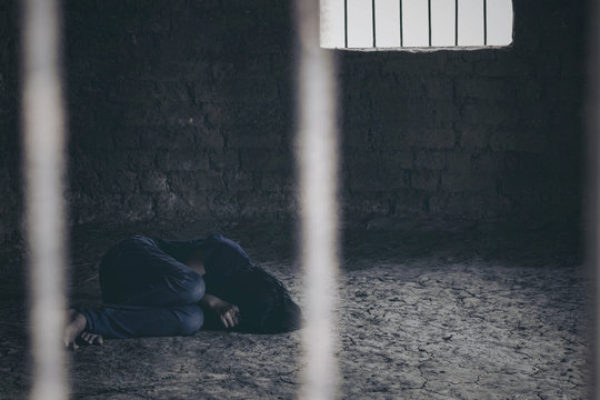 Young girls were detained and tortured in the concept of women in the trafficking of people, the concept of human trafficking.