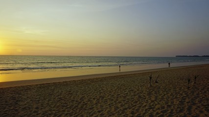 Obraz premium romatic sunset in khao lak thailand