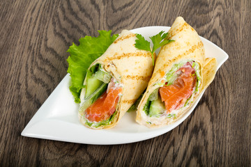 Salmon bread roll