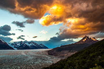 Tramonto sul ghiacciao Grey, Parco Nazionale Torres Del Paine, Patagonia, Cile