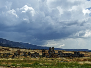 Fototapeta na wymiar Byzantine ruins between nature