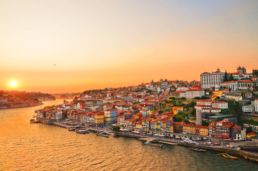 Magnificent sunset over the Porto city center and the Douro river, Portugal. Dom Luis I Bridge is a popular tourist spot as it offers such a beautiful view over the area. - obrazy, fototapety, plakaty