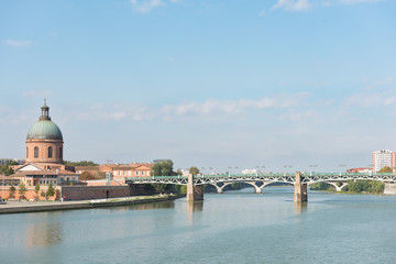 The Saint Pierre bridge passes over the Garonne river and Hospital de La Grave in Toulouse.