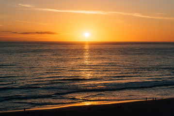 Fototapeta premium Sunset over the Pacific Ocean at Salt Creek Beach, in Dana Point, California