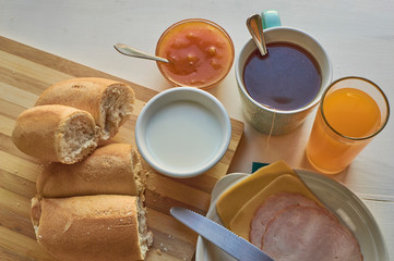 Desayuno chileno, once chilena, comida típica chilena.