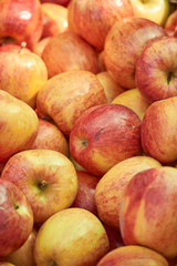 Fototapeta na wymiar manzanas apiladas