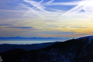levé de soleil sur les montagnes vosgiennes depuis le hohneck