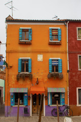 Oranges Haus auf Burano