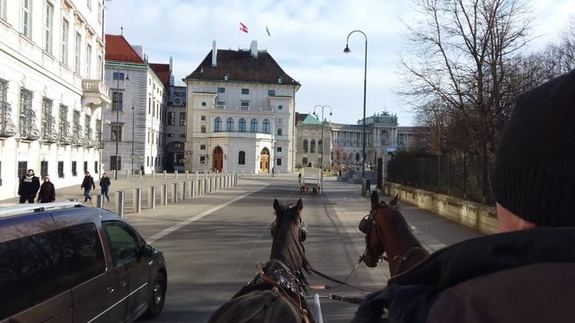 Wien, Fiaker-Fahrt aus Kutscherperspektive, &ouml;sterr. Pr&auml;sidentschaftskanzlei ist im Hintergrund zu sehen