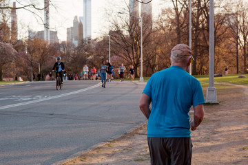 Obraz premium Central Park at sunny evening. New York outdoors runners