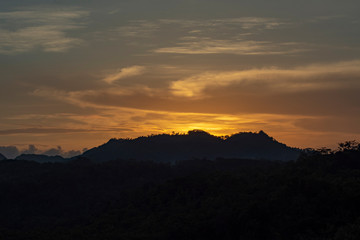 Obraz premium Sunset on the edge of the lake Poor East Java location Indonesia