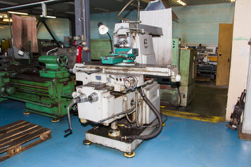 Drilling and milling industrial machine