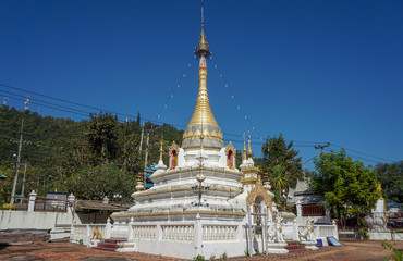 Fototapeta premium Beautiful landscape of ancient temple in wat kam ko Temple,Meahongson, Thailand