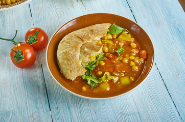 Chickpea, red pepper and spinach curry
