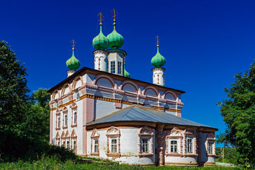 Fototapeta na wymiar russian spassky church in solikamsk on a summer day