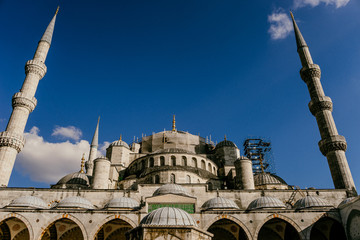 Fototapeta na wymiar ISTANBUL, TURKEY - SEPTEMBER 2018: Interior of the Sultanahmet mosque from the courtyard (the Blue mosque)