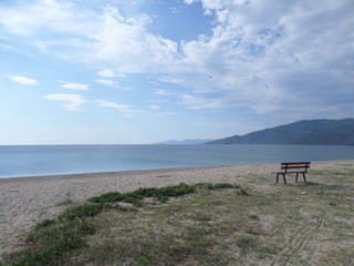 Fototapeta na wymiar bench on the coast