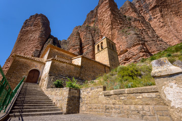 Iglesia de Nuestra Señora del Mallo, en la población de Riglos. Huesca. Aragón. España