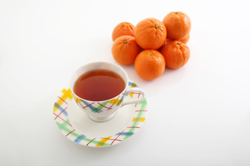 一杯の紅茶と果物