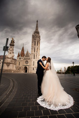 Obraz premium Young beautiful stylish pair of newlyweds by the Fisherman's Bastion in Budapest, Hungary