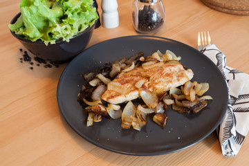 Grilled chicken with green salad
