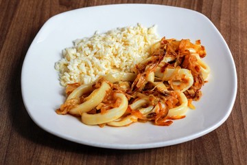 Calamares guisados con arroz