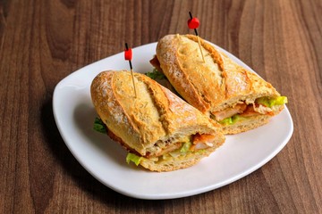 Bocadillo pollo empanado rebozado